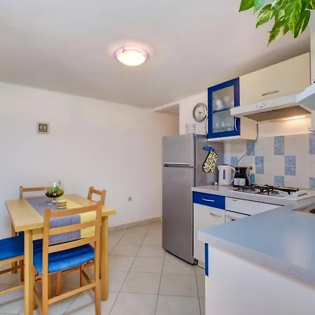 Apartman By The Sea Martinscica, Cres - 22582 *