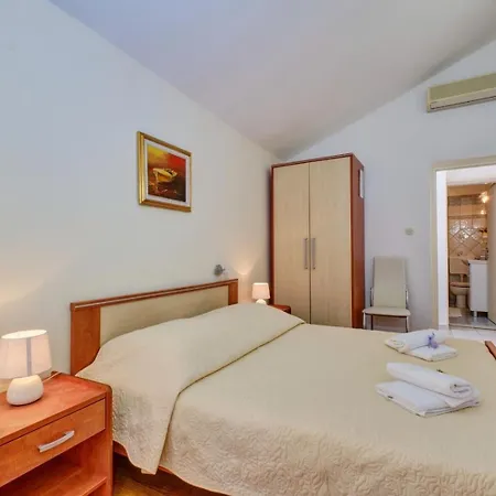 Apartman By The Sea Martinscica, Cres - 22582 *